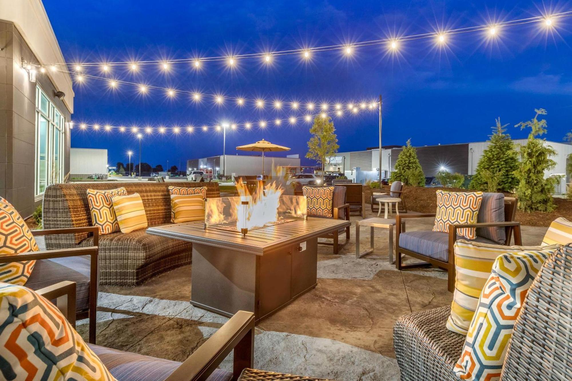 Cambria Hotel Davenport Quad Cities Bettendorf Exterior foto